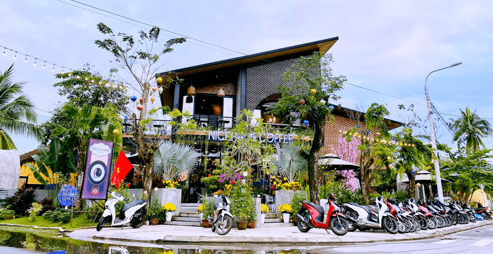 Nghệ thuật xếp gạch tuyệt tác của quán cafe ở Đà Nẵng